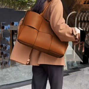 A/N-8103-Eye ―  "Сумкины Дети"